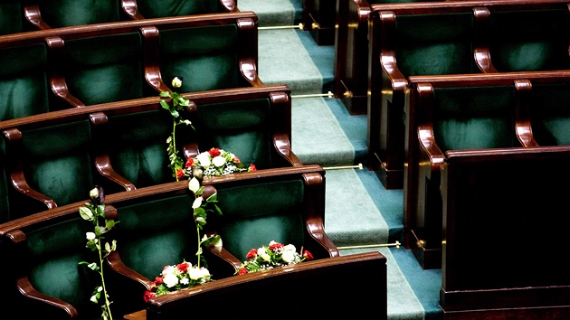 Po letecké katastrof zstalo v polském Sejmu 15 míst prázdných.