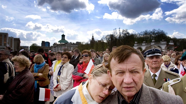 Poheb polskho prezidentskho pru ve Varav. (17. dubna 2010)