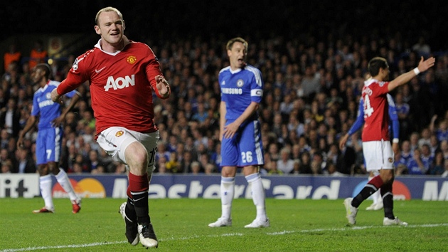 ZNOVUZROZENÝ. Po hattricku v anglické lize se jako znovuobjevený stelec Manchesteru United zjevil Wayne Rooney i v utkání Ligy mistr proti Chelsea. Byl to on, kdo otevel skóre.