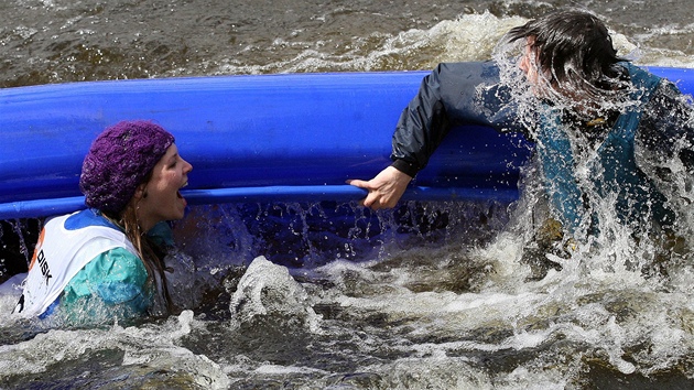 Odemykání Jizery v Malé Skále (9. dubna 2011)