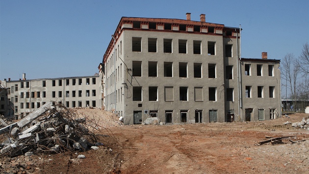 Bývalá Peschlova továrna ped finální etapou demolice.