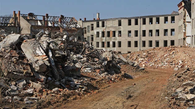 Bývalá Peschlova továrna ped finální etapou demolice.