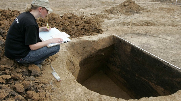 Archeologové objevili na dn vyputné Plumlovské pehrady nálezy dokazující osídlení místa od mladí doby kamenné a do starí doby elezné.