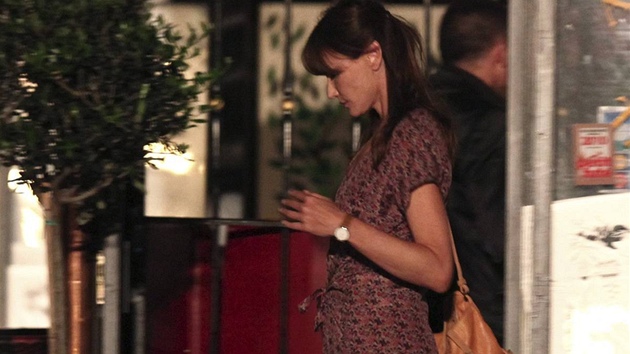 Carla Bruniová - Sarkozyová na natáení filmu Woodyho Allena Midnight in Paris