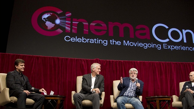 James Cameron a George Lucas na setkání  v rámci CinemaCon v Las Vegas