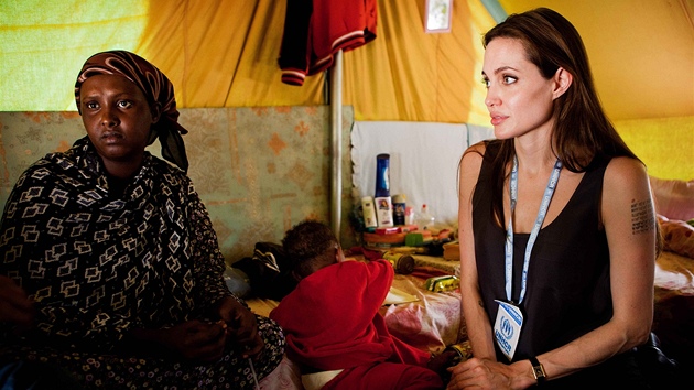 Angelina Jolie navtvila v Tunisku tbor libyjskch uprchlk.