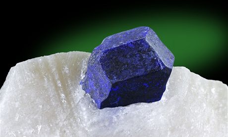 Polodrahokam lapis lazuli