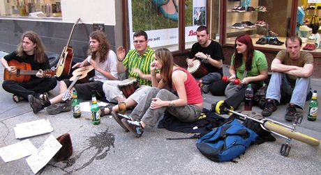 Vyhrávání muzikant v centru Brna ad lidí vadí. Jejich petice vak nic nezme (Ilustraní snímek).