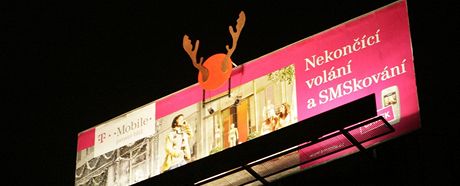 Parohy na billboardu T-Mobilu, které na nj v rámci reklamní kampan v roce 2006 nechal nasadit Vodafone