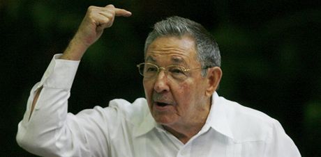 Raúl Castro hovoí na úvod VI. sjezdu kubánských komunist (16. dubna 2011)