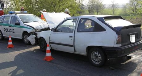 Nehoda policejního auta u Peloue