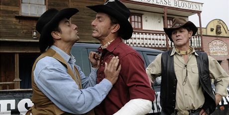 Z filmu WesternStory - P. Vondrek jako "kovboj s gypsem" 