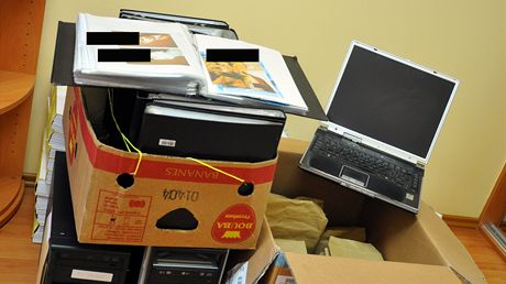 Vybavení kuplíské kanceláe dorazilo k Nejvyímu soudu (13.4. 2011)