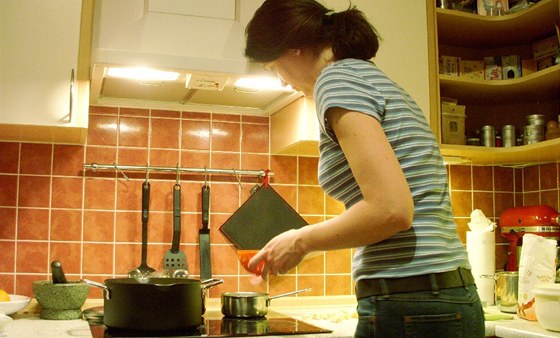 Lenka Poárová v akci ve své kuchyni