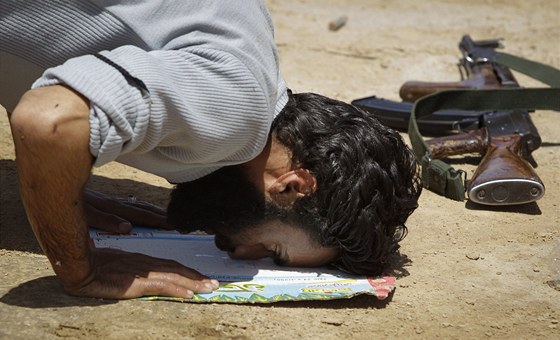 Libyjtí povstalci bojují proti vojákm plk. Kaddáfího (18. duben 2011)