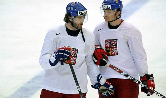 V reprezentaci jsou z nich spoluhrái, ve druhém kole play-off NHL ale Jaromír Jágr (vlevo) a Patrik Eliá budou soupei.