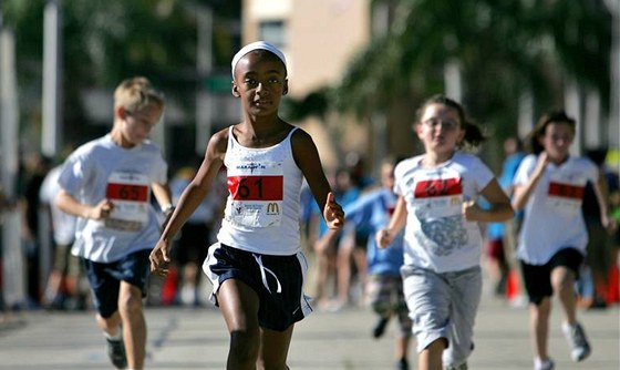 T̎KO UVITELNÉ. Newyorský maraton ubhli i závodníci, kterým nebylo ani deset let.