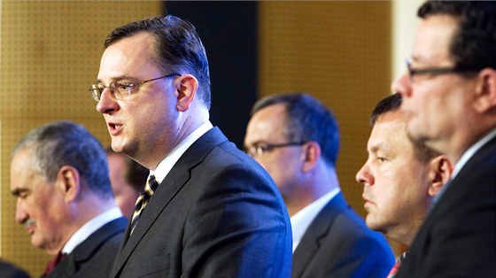 Premiér Petr Neas po jednání K9. (8. dubna 2011)