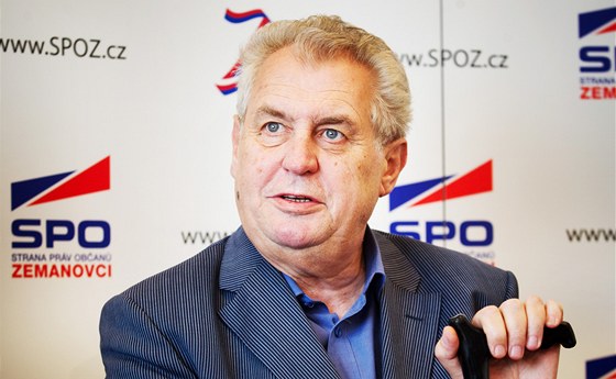 Milo Zeman pi tiskové konferenci SPOZ k prezidentské kandidatue. (12. dubna 2011)