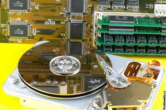 Roustoucí kapacita harddisk je píkladem rychlé aplikace vdeckých objev