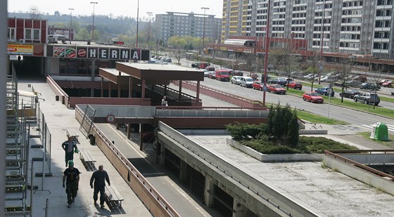 Invalidu napadli jeho známí v byt na Beneov tíd v Hradci Králové.