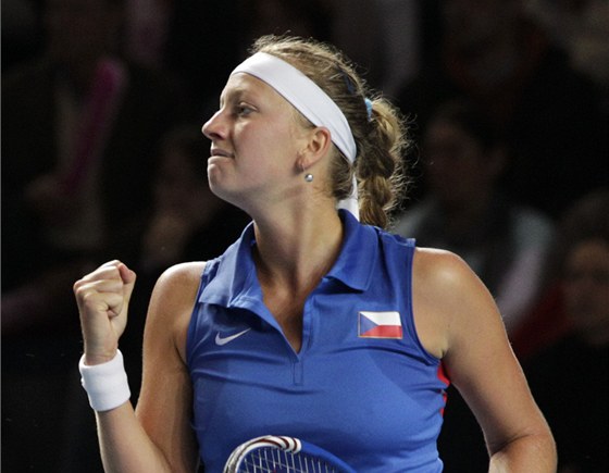 JÁ JSEM TAK DOBRÁ. Petra Kvitová zaídila esku v semifinále Fed Cupu první bod.