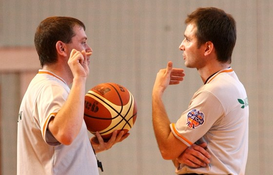 Basketbaloví rozhodí - ilustraní foto.