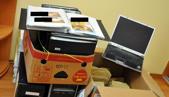 Vybavení kuplíské kanceláe dorazilo k Nejvyímu soudu (13.4. 2011)