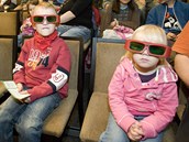 Diváci v kině před projekcí filmu Hurvínek 3D. Diváci v kině před projekcí filmu Hurvínek 3D.