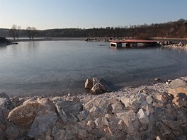 Koupac jezrko v novm sportovnm a rekreanm centru u Borsk pehrady v Plzni