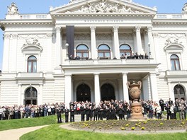 Herci, ptel i pznivci se v Mahenov divadle v Brn rozlouili s hercem Ladislavem Lakomm, kter ve vku 79 let podlehl tk nemoci.