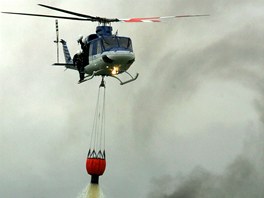 Ukzka haen vrtulnkem Bell 412 Boena pi loskm leteckm dnu v Chebu.