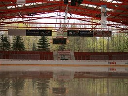 Zimní stadion v německém Crimmitschau nikterak nepřipomíná moderní arény.