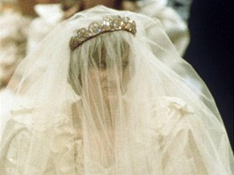 Princezna Diana si ve svj svatebn den nasadila diadm rodiny Spencer