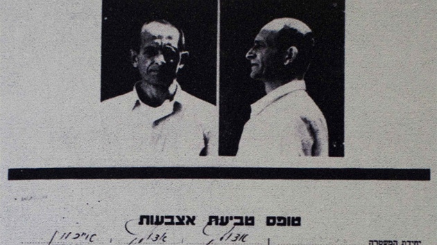 Eichmannova fotka z jeho izraelského vyetovavacího spisu na výstav v Berlín