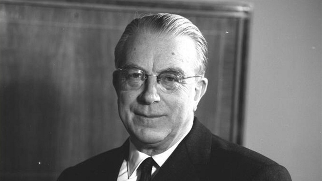 Poradce německého kancléře Konrada Adenauera a spoluautor Norimberských zákonů Hans Globke Poradce německého kancléře Konrada Adenauera a spoluautor Norimberských zákonů Hans Globke