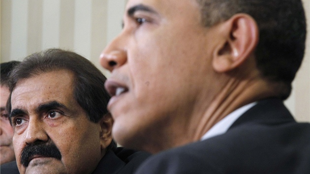 Americký prezident Barack Obama (vpravo) a katarský emír Hamád Ibn Chalífa al-Sání (15. dubna 2011)