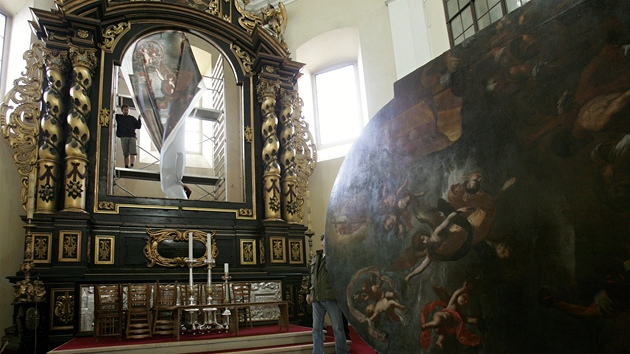 Návrat oltáního obrazu Ukamenování sv. tpána do litomické katedrály.