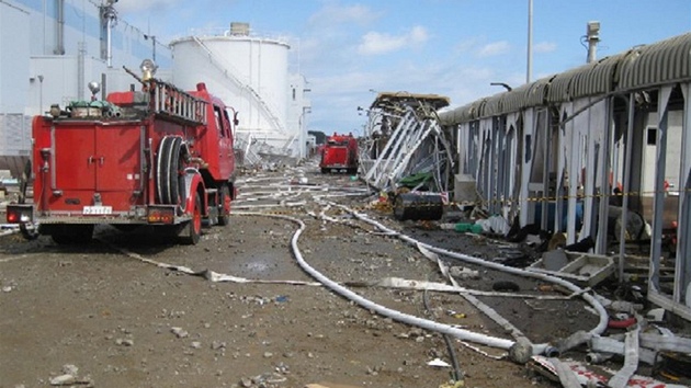 Snímek z pokozené elektrárny Fukuima, který zveejnila spolenost Tepco (14. dubna 2011)