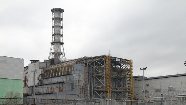 Sarkofág chránící poniený tetí blok elektrárny v ernobylu