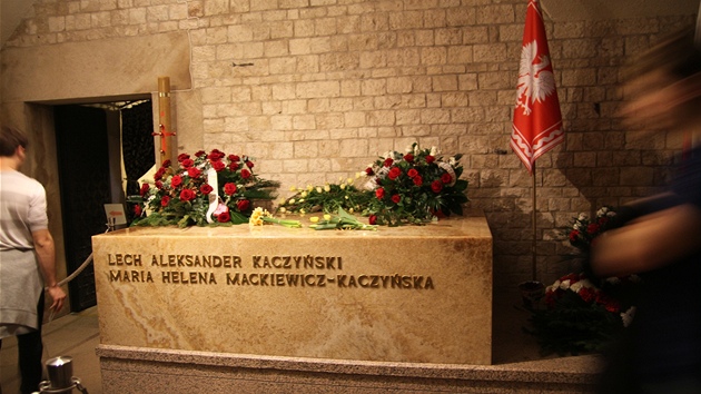 Hrob manel Kaczynských na hrad Wawel v Krakov