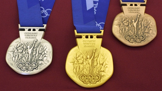SALT LAKE CITY 2002. Takovou medaili získal i akrobat Aleš Valenta, stejné suroviny budou použity na výrobu medailí pro Londýn 2012. SALT LAKE CITY 2002. Takovou medaili získal i akrobat Aleš Valenta, stejné suroviny budou použity na výrobu medailí pro Londýn 2012.