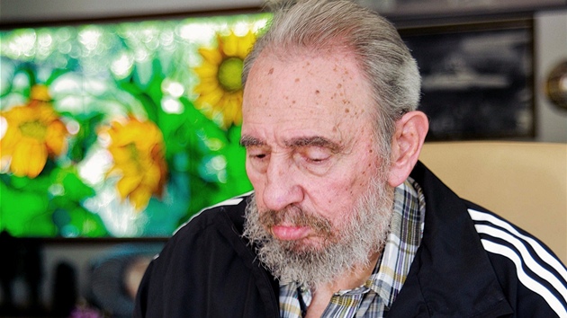 Fidel Castro na sjezdu komunistické strany, po jeho levici bratr Raúl (19. dubna 2011)