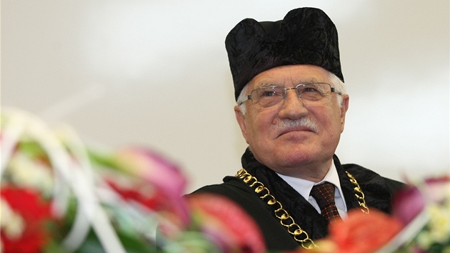 Prezident Václav Klaus pi pedání estného doktorátu na VUT v Brn