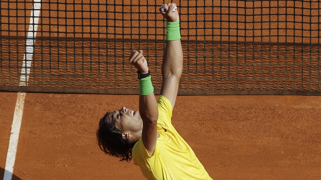 Španělský tenista Rafael Nadal se raduje z turnajového triumfu v Monte Carlu. Španělský tenista Rafael Nadal se raduje z turnajového triumfu v Monte Carlu.