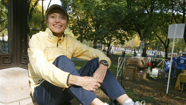 Grete Waitzová při maratonu v New Yorku v roce 2005. Grete Waitzová při maratonu v New Yorku v roce 2005.