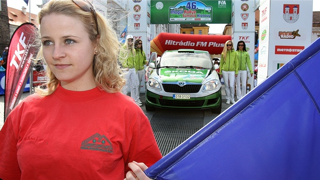 NA STARTU. 46. rallye Šumava odstartovala v Klatovech ješt s růžovými vyhlídkami. NA STARTU. 46. rallye Šumava odstartovala v Klatovech ješt s růžovými vyhlídkami.