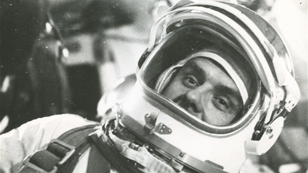 Vladimir Komarov zemel jako první kosmonaut pi návratu z vesmíru
