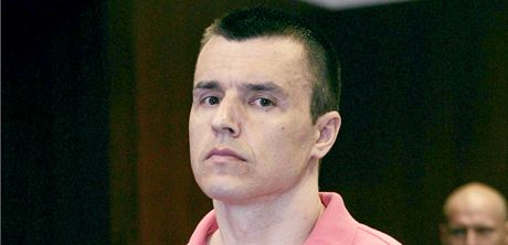 Miroslav Sedláek u vrchního soudu, kam se odvolal proti verdiktu krajského soudu. Ten ho za pokus o vradu, útok na veejného initele a kráde poslal do vzení na 14,5 roku. Vrchní soud to potvrdil.