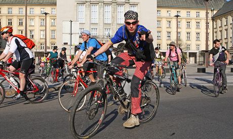Cyklisté se pravideln setkávali na Jarní jízd Ostravou, pi které upozorovali na malý poet cyklostezek. Snad u nebudou mít dvod.